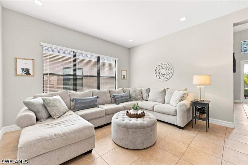 3 bedroom SingleFamilyResidence at 3846 Pleasant Springs Dr, Riverstone, Naples — photo 4