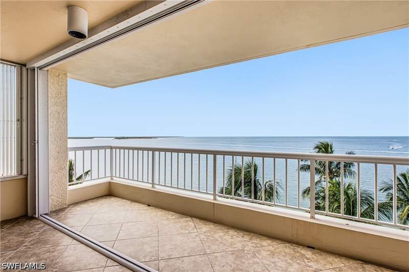 2 bedroom Condominium at 990 Cape Marco Dr 503, Merida, Marco Island — photo 4