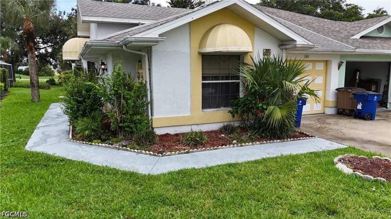 2 bedroom Townhouse at 1921 Golfside Village Dr, Lehigh Acres, Lehigh Acres — photo 3