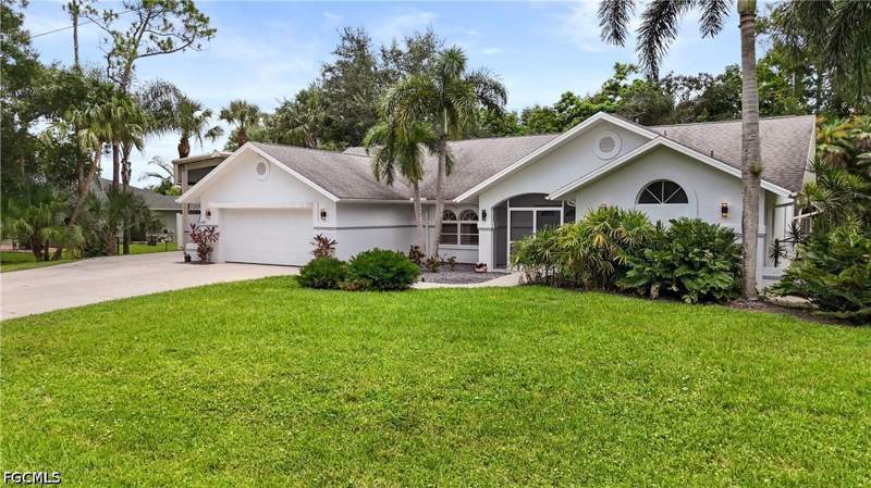 4 bedroom SingleFamilyResidence at 6857 Idlewild St, Florimond Manor, Fort Myers — photo 3