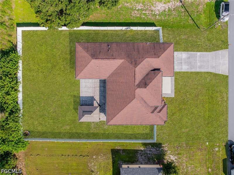 4 bedroom SingleFamilyResidence at 775 Arundel Cir, Mirror Lakes, Fort Myers — photo 4