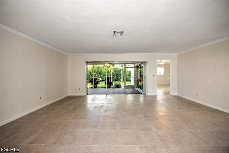 3 bedroom SingleFamilyResidence at 5661 Eichen Cir E, Sunset Cove, Fort Myers — photo 2