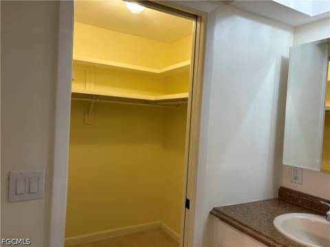 5661 Eichen Cir E, Fort Myers FL - photo 9 of 19
