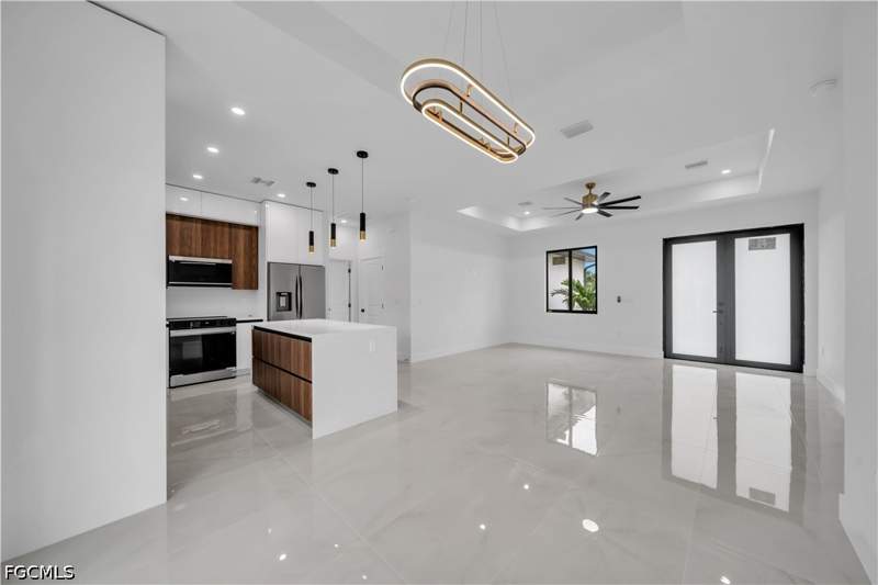 3 bedroom SingleFamilyResidence at 129 NW 14th St, Cape Coral, Cape Coral — photo 4