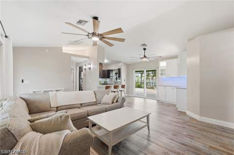 4425 SW 14th Pl, Cape Coral FL - photo 6 of 32