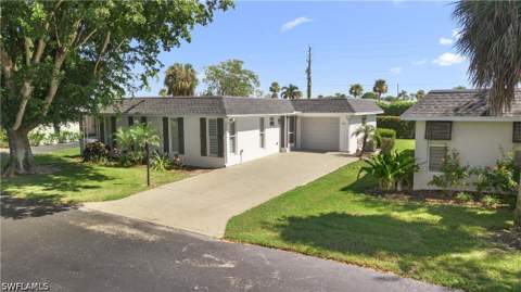 250 Lanchester Ct 35, Naples FL - photo 24 of 33