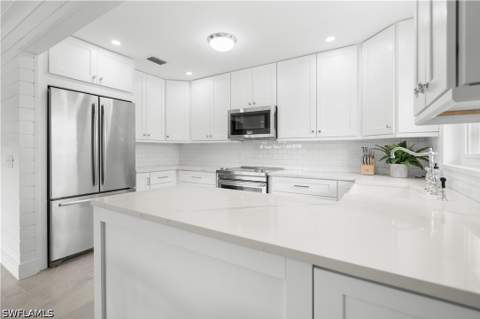 250 Lanchester Ct 35, Naples FL - photo 9 of 17