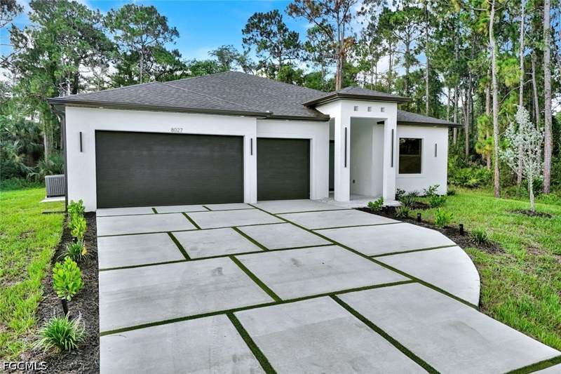 4 bedroom SingleFamilyResidence at 8027 Royal Cir, Labelle, Labelle — photo 2