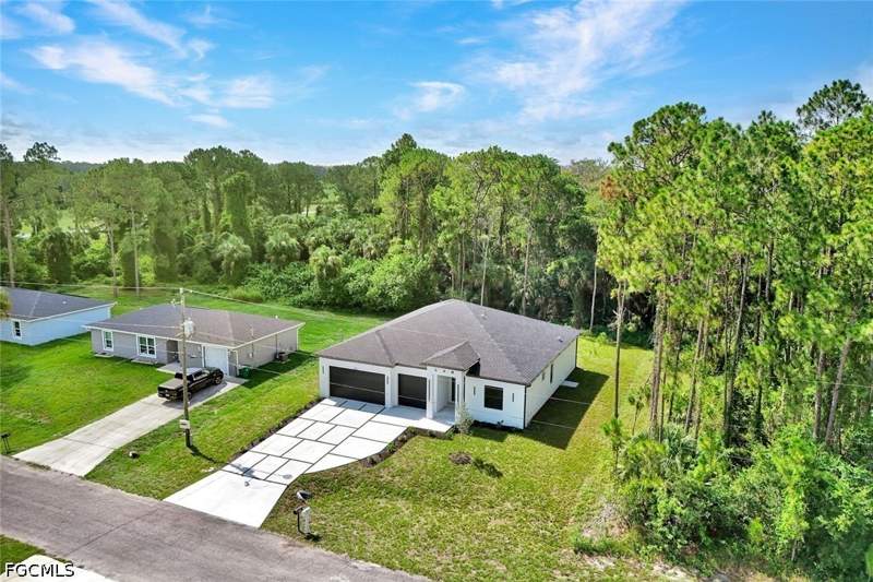 4 bedroom SingleFamilyResidence at 8027 Royal Cir, Labelle, Labelle — photo 4
