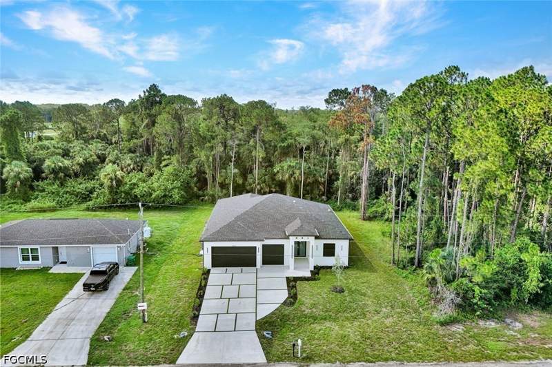 4 bedroom SingleFamilyResidence at 8027 Royal Cir, Labelle, Labelle — photo 5