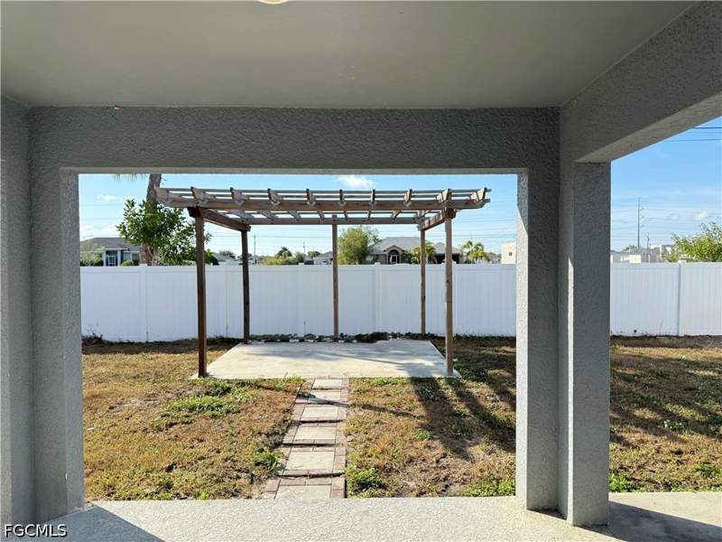 3 bedroom SingleFamilyResidence at 1010 NE 1st Ave, Cape Coral, Cape Coral — photo 4