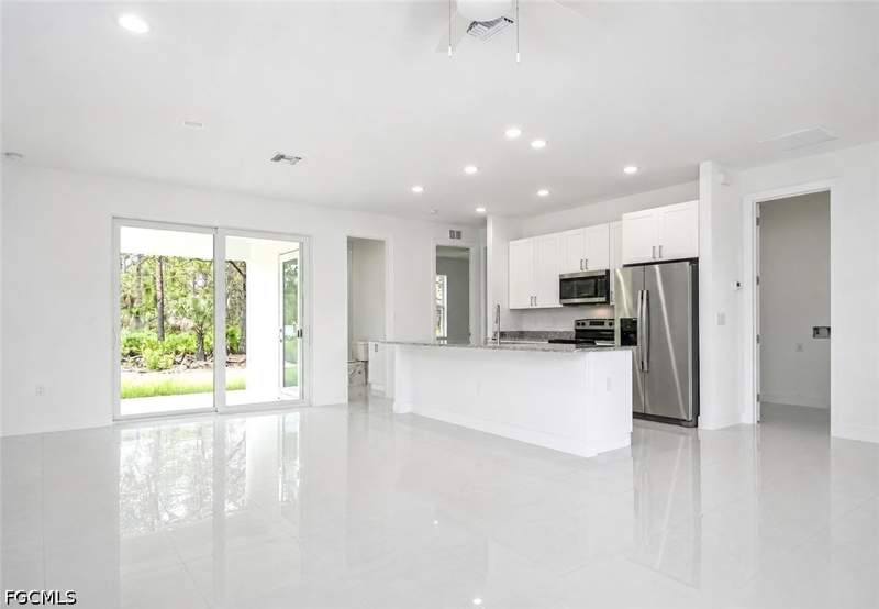 3 bedroom SingleFamilyResidence at 2906 37th St W, Lehigh Acres, Lehigh Acres — photo 2