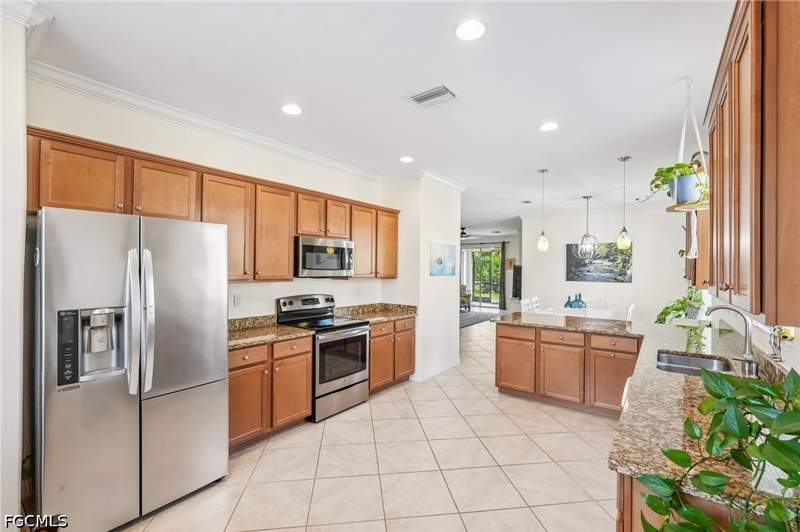 3 bedroom SingleFamilyResidence at 2536 Laurentina Ln, Bella Vida, Cape Coral — photo 3