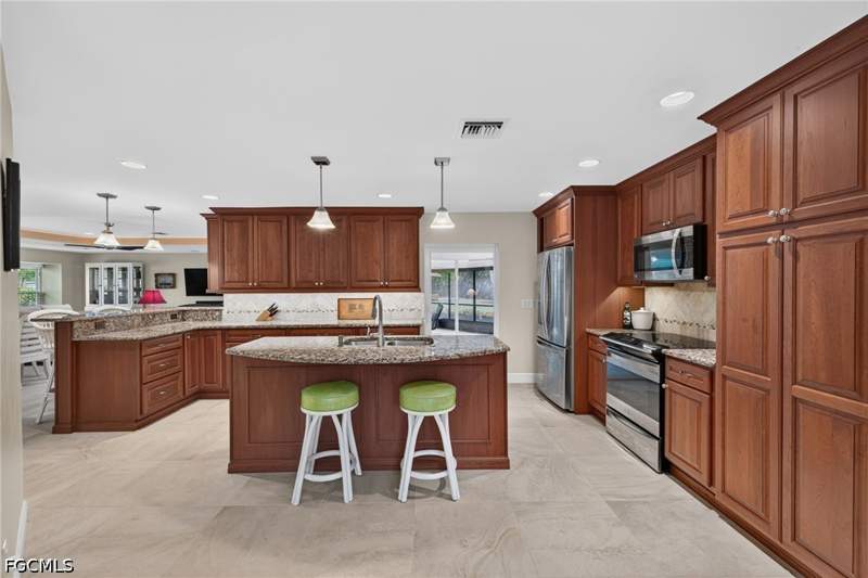 4 bedroom SingleFamilyResidence at 4478 Windjammer Ln, Windjammer Village At The Land, Fort Myers — photo 2