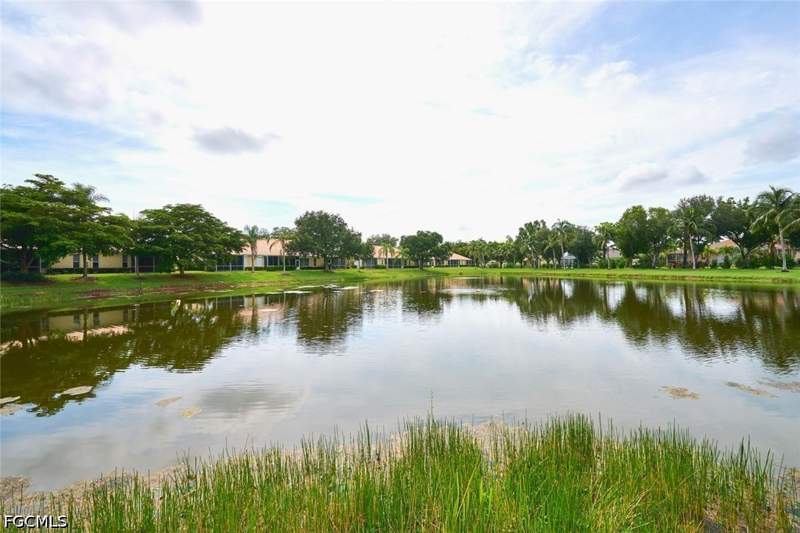 2 bedroom Attached at 17014 Middlebrook Ct, Sommerset Villas, Fort Myers — photo 2
