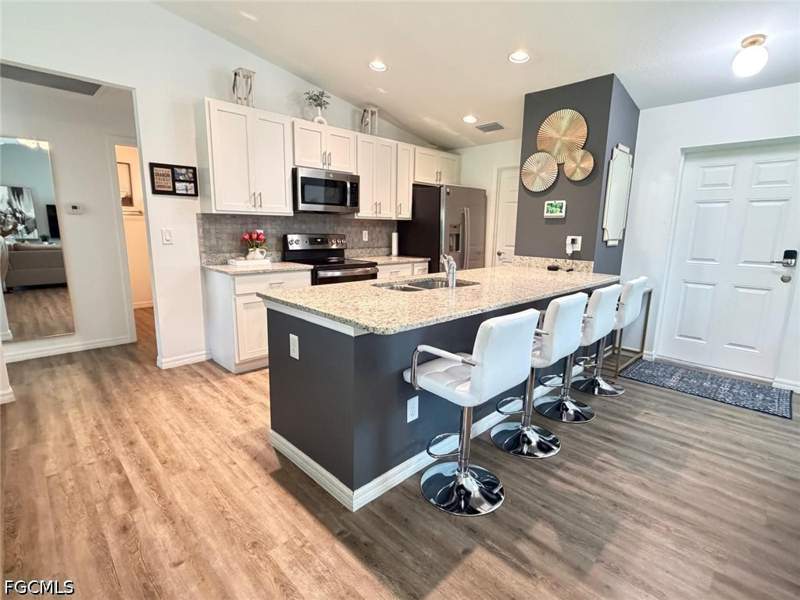 3 bedroom SingleFamilyResidence at 3006 Base Ct, Labelle, Labelle — photo 3