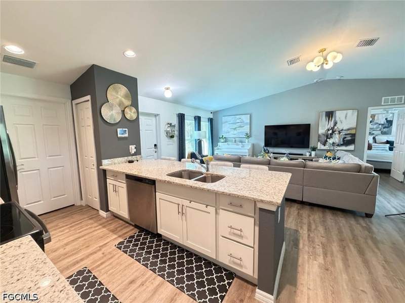 3 bedroom SingleFamilyResidence at 3006 Base Ct, Labelle, Labelle — photo 4