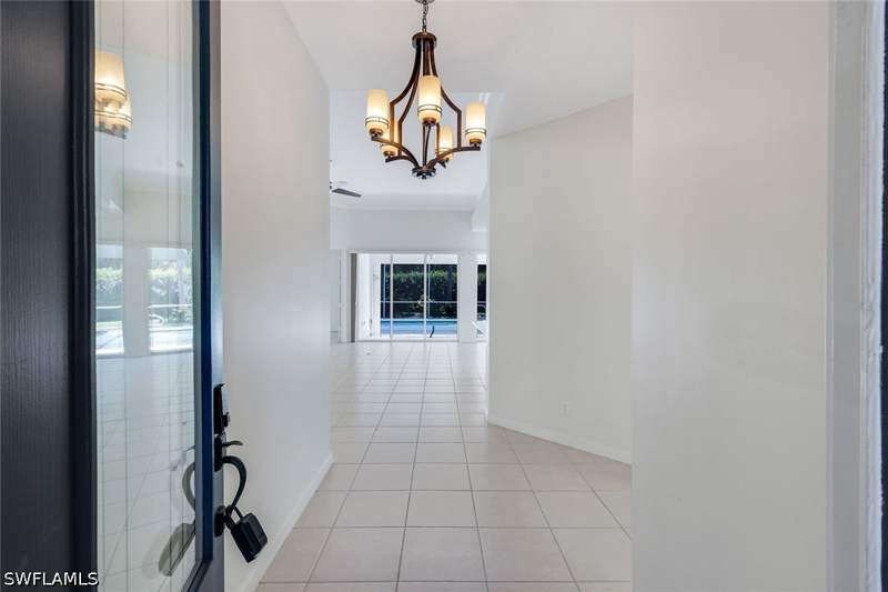 3 bedroom SingleFamilyResidence at 2709 Island Pond Ln, Island Walk, Naples — photo 2
