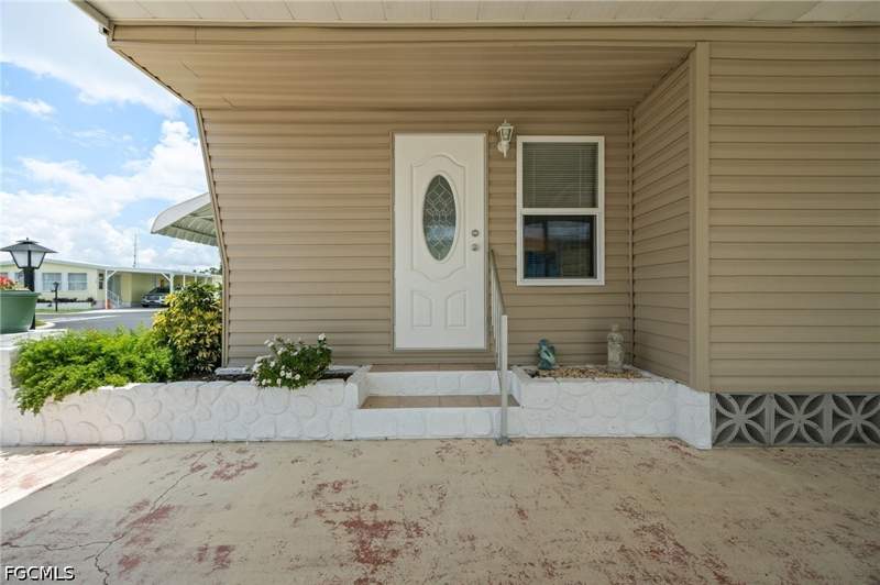 2 bedroom ManufacturedHome at 529 Palmer Blvd, Six Lakes Country Club, North Fort Myers — photo 2