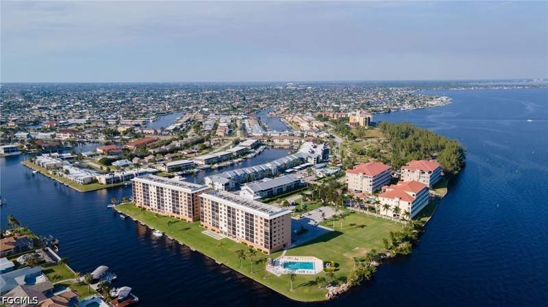 2 bedroom Condominium at 4260 SE 20th Pl 401, River Towers Condo, Cape Coral — photo 4