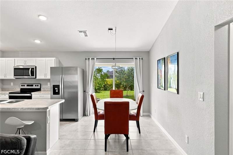 3 bedroom SingleFamilyResidence at 2725 NW 19th Pl, Cape Coral, Cape Coral — photo 4