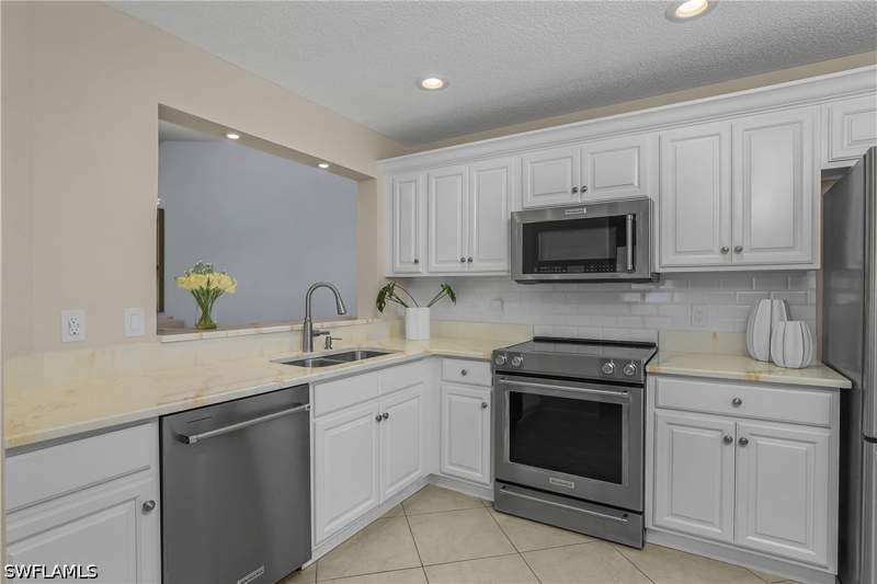 2 bedroom Condominium at 7725 Jewel Ln 201, Villages At Emerald Lakes, Naples — photo 5