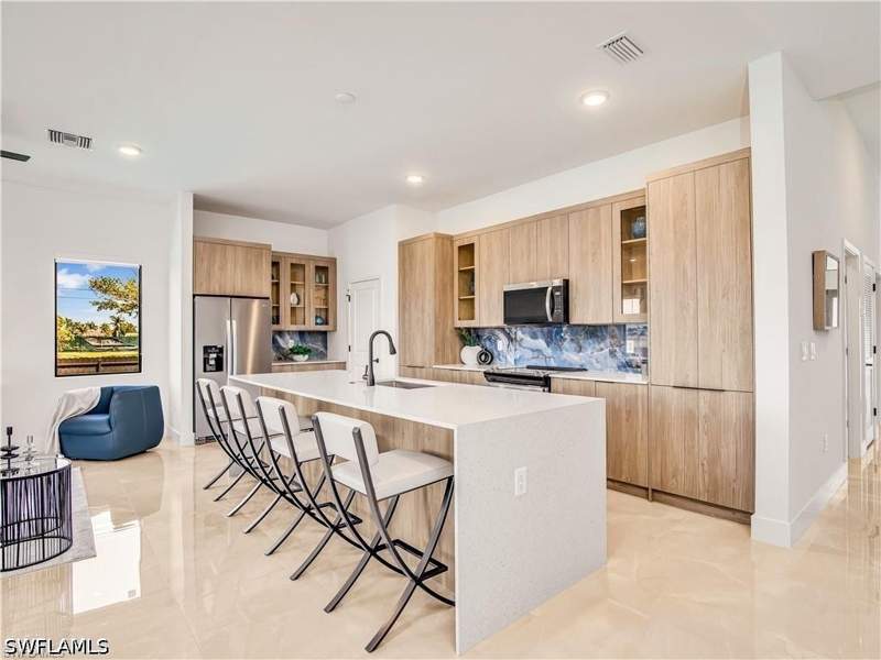 4 bedroom SingleFamilyResidence at 2220 NE 39th Ter, Cape Coral, Cape Coral — photo 3