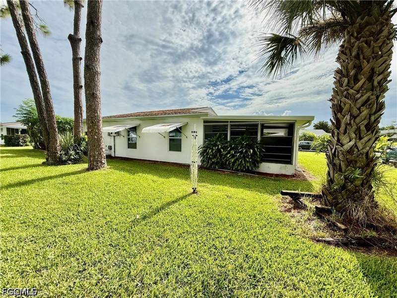 2 bedroom Attached at 36 Heath Aster Ln, Pinewood Condominium, Lehigh Acres — photo 3