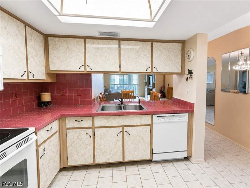 2 bedroom Condominium at 11220 Caravel Cir 203, Terrace, Fort Myers — photo 4