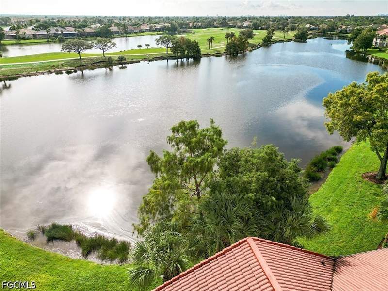2 bedroom Condominium at 16570 Crownsbury Way 101, Oxford Pointe, Fort Myers — photo 2