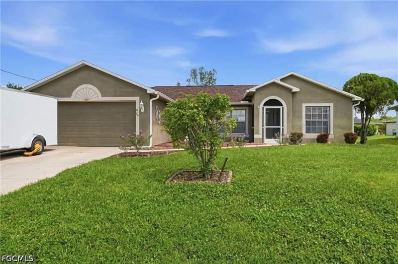 3 bedroom SingleFamilyResidence at 4112 10th St W, Lehigh Acres, Lehigh Acres — photo 2
