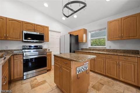 4676 Varsity Cir, Lehigh Acres FL - photo 11 of 49