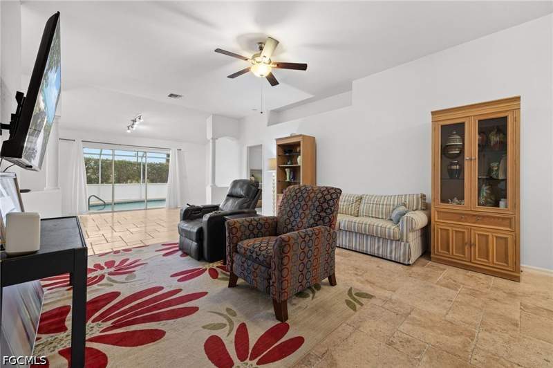 3 bedroom SingleFamilyResidence at 4676 Varsity Cir, Varsity Lakes, Lehigh Acres — photo 4