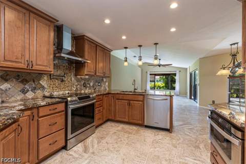 2816 SW 43rd Ln, Cape Coral FL - photo 10 of 38