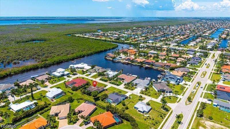 3 bedroom SingleFamilyResidence at 2816 SW 43rd Ln, Cape Coral, Cape Coral — photo 4