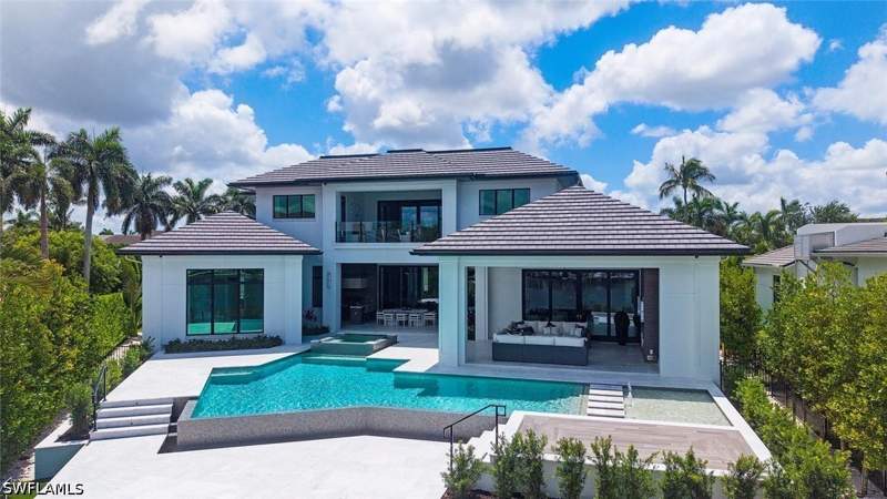 5 bedroom SingleFamilyResidence at 405 Neapolitan Way, Park Shore, Naples — photo 2