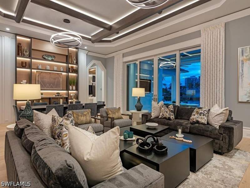 5 bedroom SingleFamilyResidence at 405 Neapolitan Way, Park Shore, Naples — photo 4