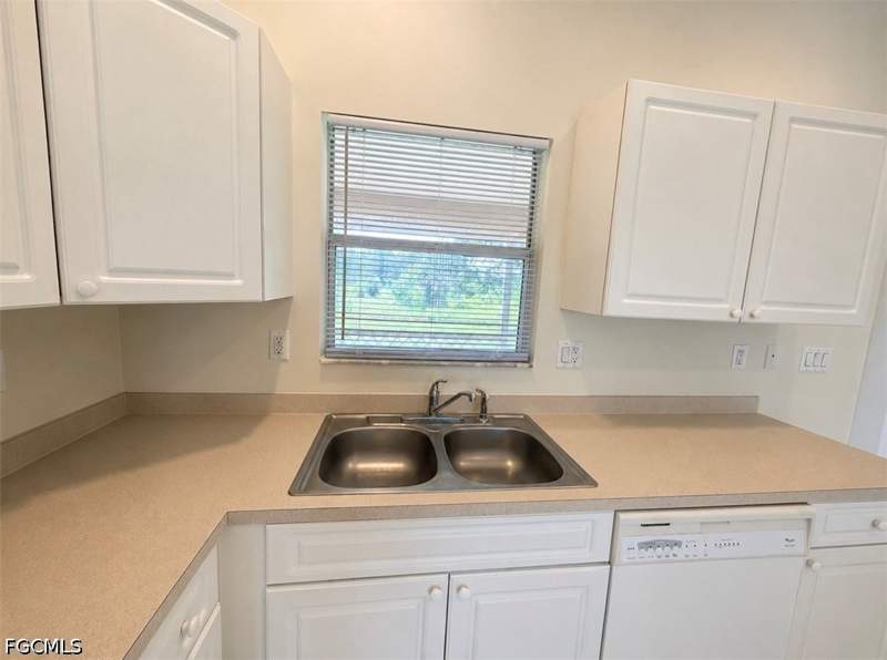 4 bedroom SingleFamilyResidence at 573 Bourse Cir, Lehigh Acres, Lehigh Acres — photo 4