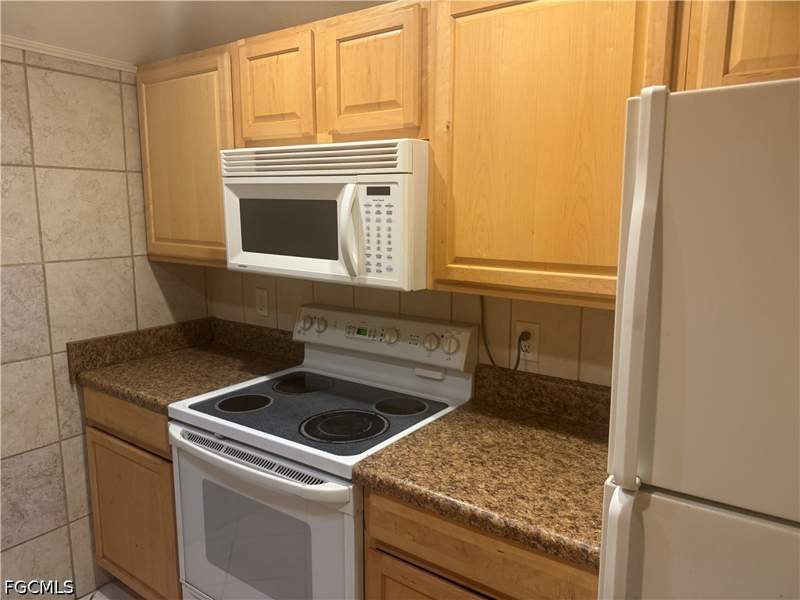 2 bedroom Condominium at 1849 Maravilla Ave A12, Fort Myers, Fort Myers — photo 2