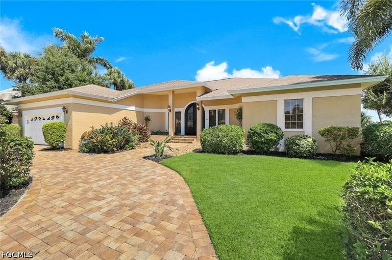4 bedroom SingleFamilyResidence at 16111 Forest Oaks Dr, The Forest, Fort Myers — photo 3