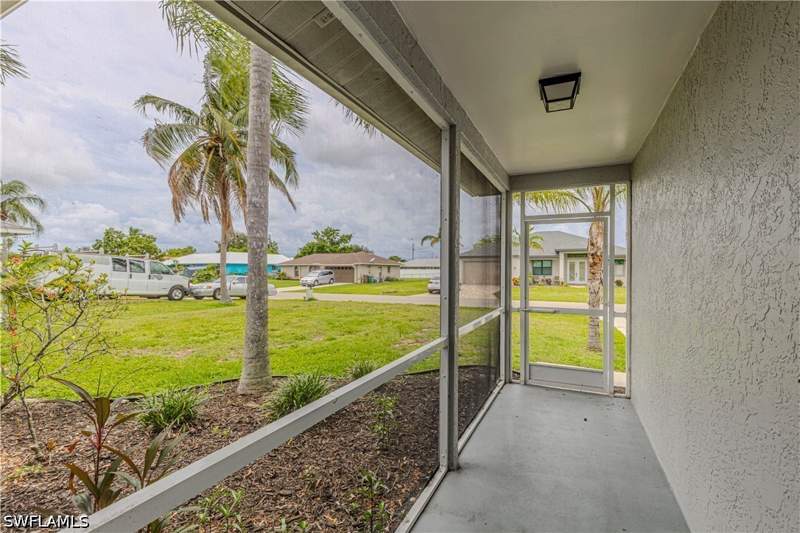 3 bedroom SingleFamilyResidence at 216 SE 27th Ter, Cape Coral, Cape Coral — photo 2