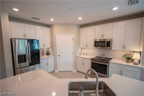 12001 Santaluz Dr 101, Fort Myers FL - photo 10 of 27