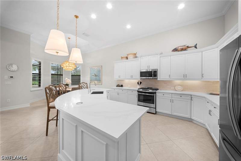 3 bedroom SingleFamilyResidence at 6522 Roma Way, Lakoya, Naples — photo 5
