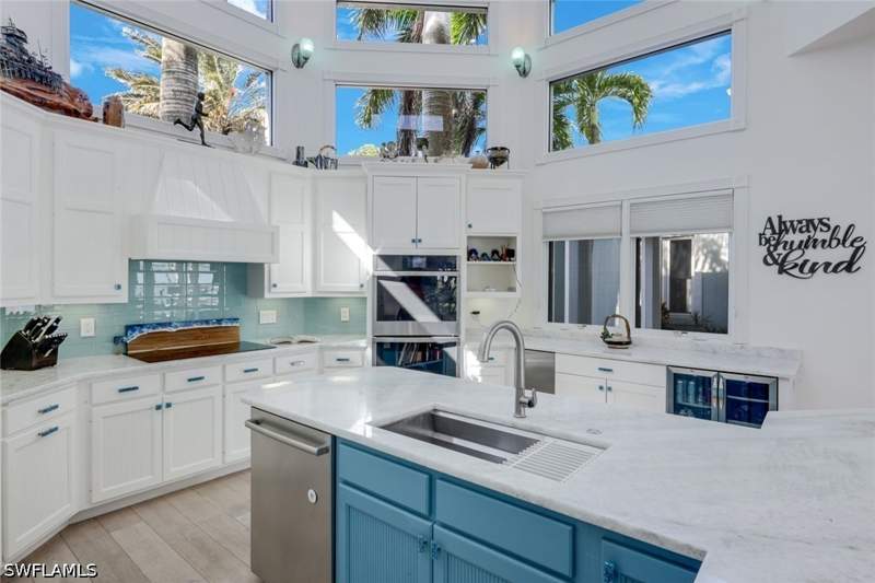 4 bedroom SingleFamilyResidence at 831 Caxambas Dr, Estates, Marco Island — photo 5