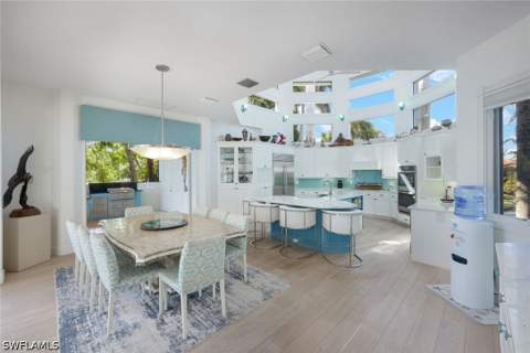 831 Caxambas Dr, Marco Island FL - photo 6 of 44