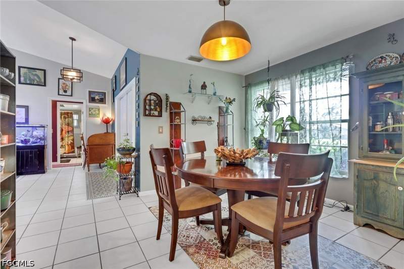 3 bedroom SingleFamilyResidence at 423 SW 39th St, Cape Coral, Cape Coral — photo 4