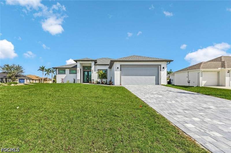 4 bedroom SingleFamilyResidence at 121 Gleason Pkwy, Cape Coral, Cape Coral — photo 2