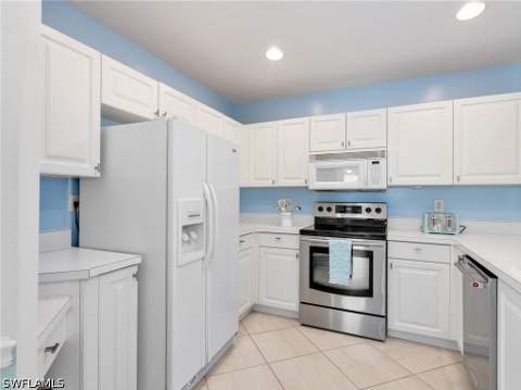 1100 Diamond Cir 1104, Naples FL - photo 15 of 46