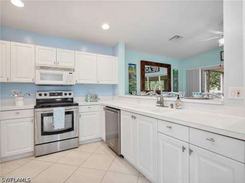 1100 Diamond Cir 1104, Naples FL - photo 17 of 46