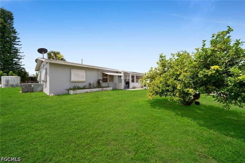 2 bedroom SingleFamilyResidence at 302 E Penn Rd, Willow Brook Farms, Lehigh Acres — photo 3
